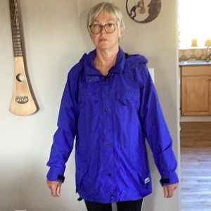 Gortex rain coat, hardly worn, covered zippers, pockets, capped hood,